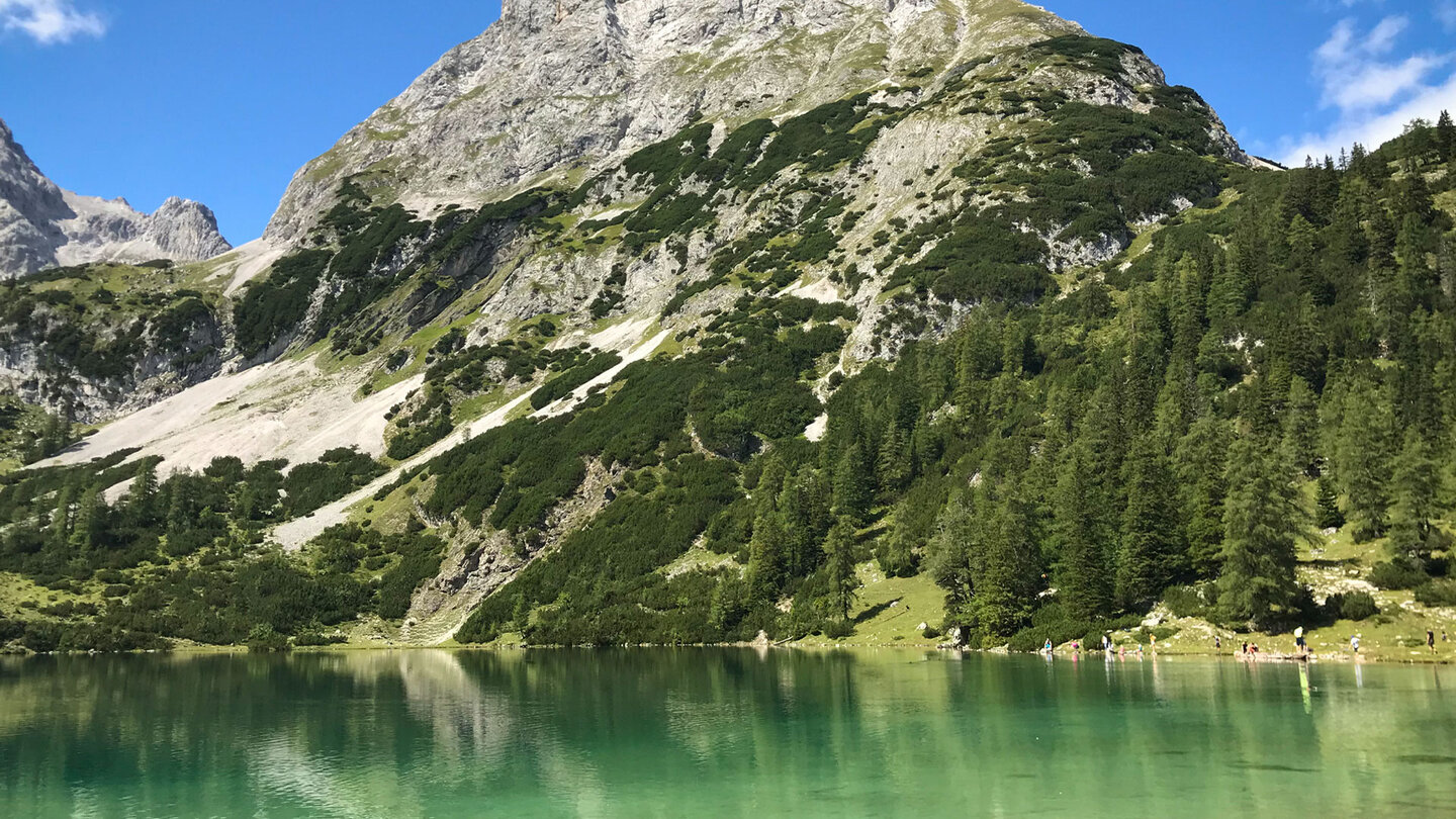 der Seebensee am Fuße der Ehrwalder Sonnenspitze Seebensee am Fuße der Ehrwalder Sonnenspitze