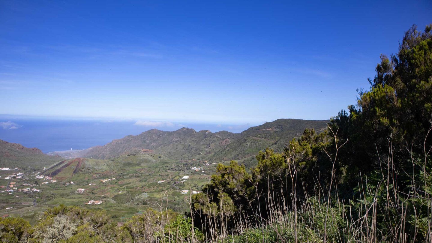 das Tal von El Palmar vor dem tiefblauen Atlantik