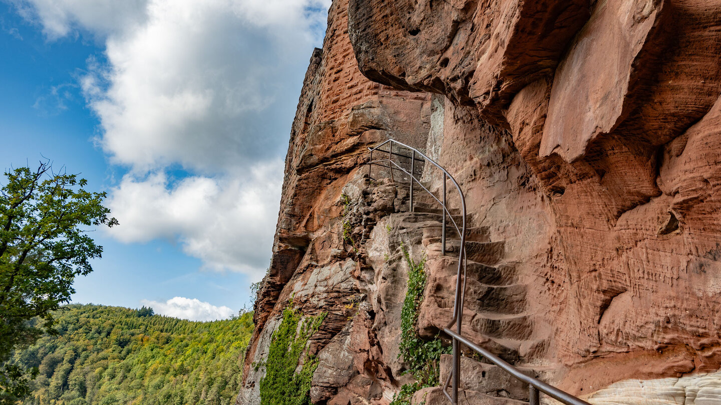 Treppe im Sandsteinfels des Château du Wasigenstein