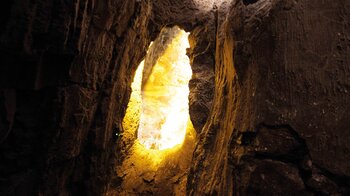 die Cueva de los Verdes in der Gemeinde Haría besticht durch ihre spektakulären Lichtinstallationen