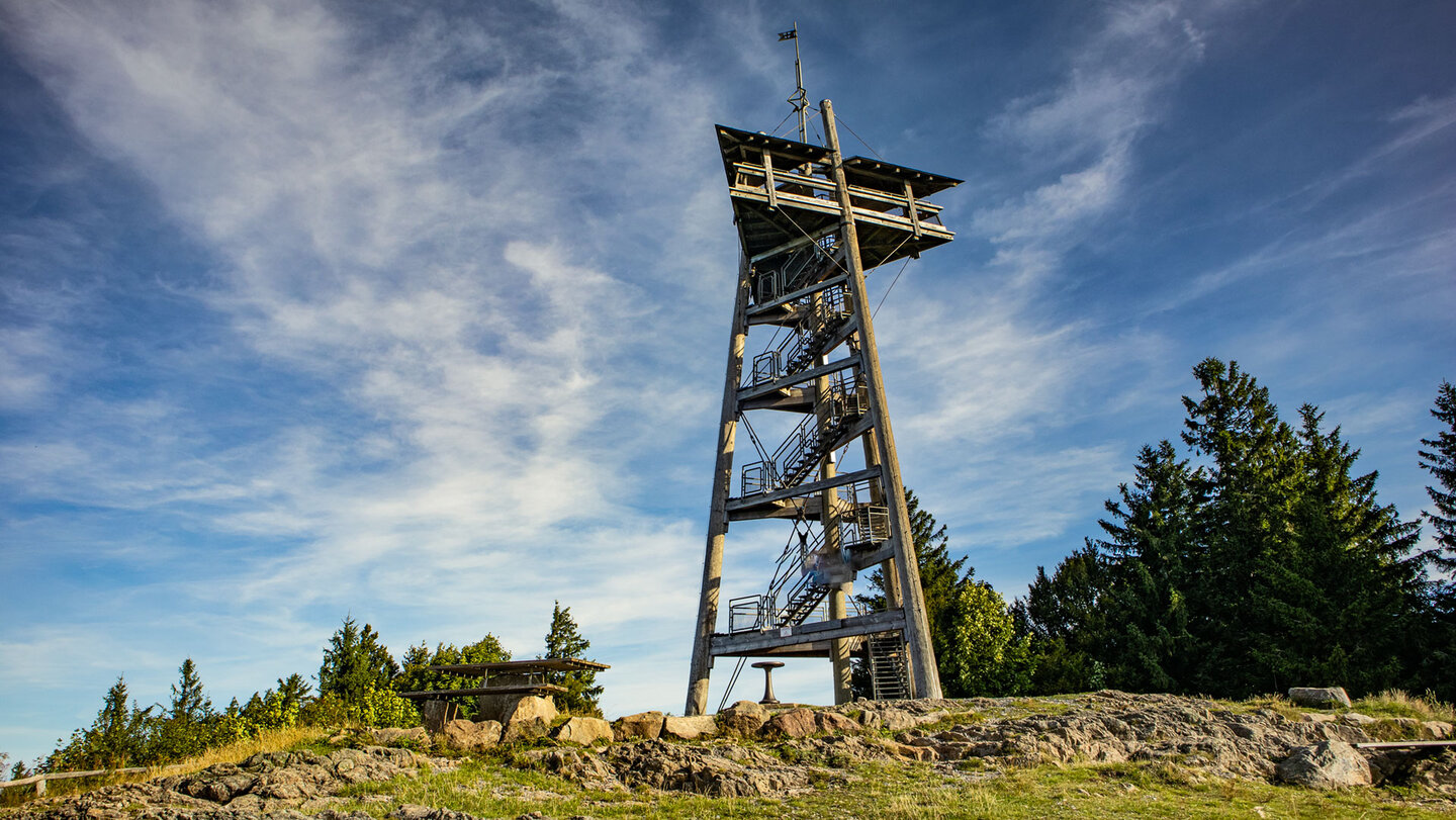 der Eugen-Kneidel-Turm auf dem Gipfel des Schauinsland bietet atemberaubende Aussichten