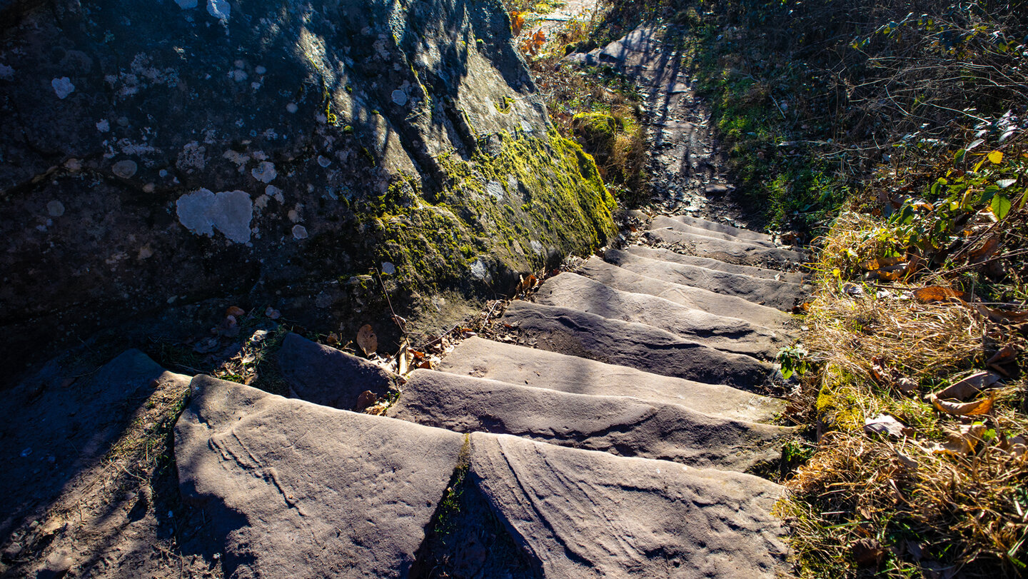 Sandsteintreppe am Gipfel der Kalmit