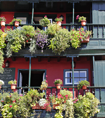 Farbenfrohe Balcones Tipícos finden sich in ganz Santa Cruz de La Palma