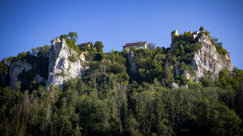 die Burg Werenwag steht auf einem schmalen Felssporn