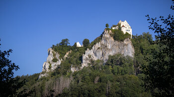 Blick auf die Gebäude der mittelaterlichen Wehranlage Burg Werenwag