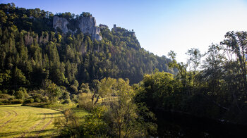 majestätisch thront Burg Werenwag auf einem Felssporn