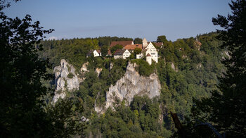 Blick auf Schloss und Burg Werenwag