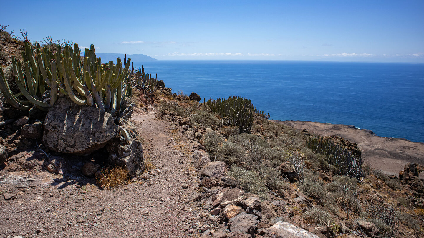 die Abwanderung nach Punta de Teno wird von Ausblicken auf La Gomera begleitet