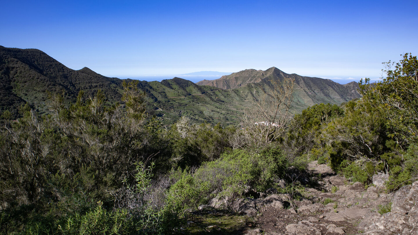Blick vom Wanderweg PR-TF 56 über die Cumbre de Bolico zum Baracán Blick vom Wanderweg PR-TF 56 zum Baracán