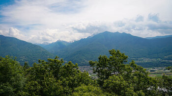 Blick auf Bellinzona im Ticinotal im Tessin