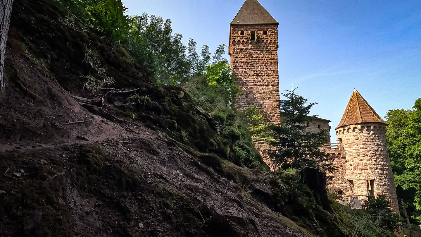 Ansicht des Schloss Zwingenberg auf dem Pfad zurück nach Oberdielbach Ansicht des Schloss Zwingenberg auf dem Pfad zurück nach Oberdielbach