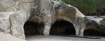 die großen Sandhöhlen im Waldgebiet Heers nahe Blankenburg