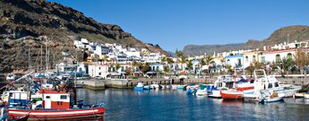 Blick über den Hafen von Puerto de Mogán auf Gran Canaria