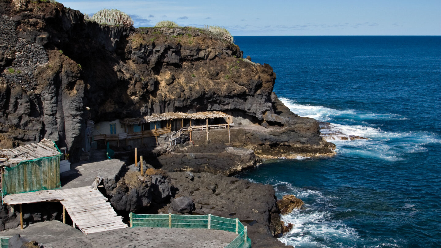 am Puerto Talavera auf La Palma ist nahezu jede Nische im Felsen zur Wohnhöhle umfunktioniert