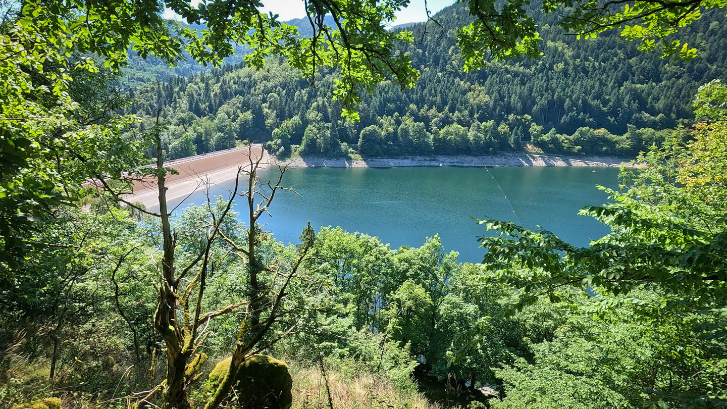 Ausblick auf den Lac de Kruth-Wildenstein und den Staudamm