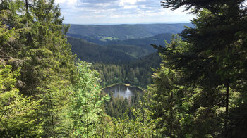 Überblick über Schurmsee von der 960 Meter hohen Schurmseehöhe