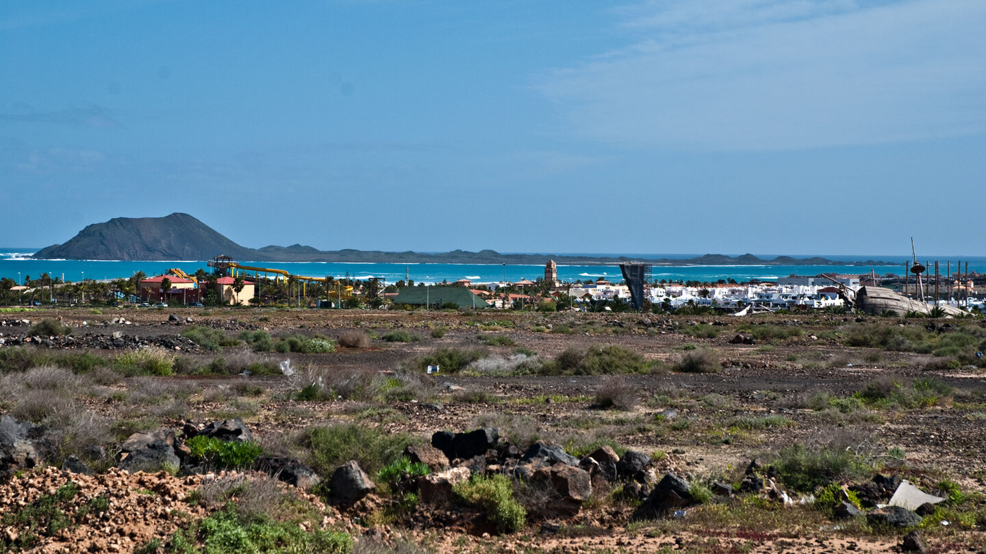 Blick über Corralejo zur Insel Los Lobos