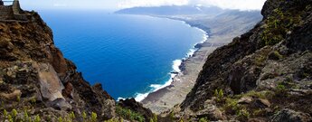 Ausblicke vom Mirador de Bascos über das Tal von El Golfo auf El Hierro