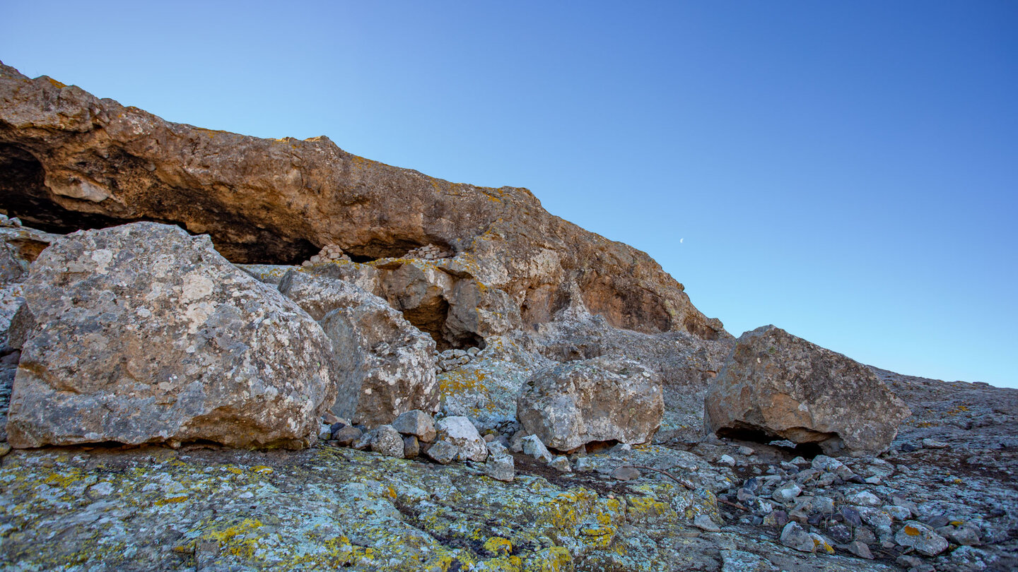 die Höhlenformationen Cuevas de Majada bieten Ziegen Unterschlupf