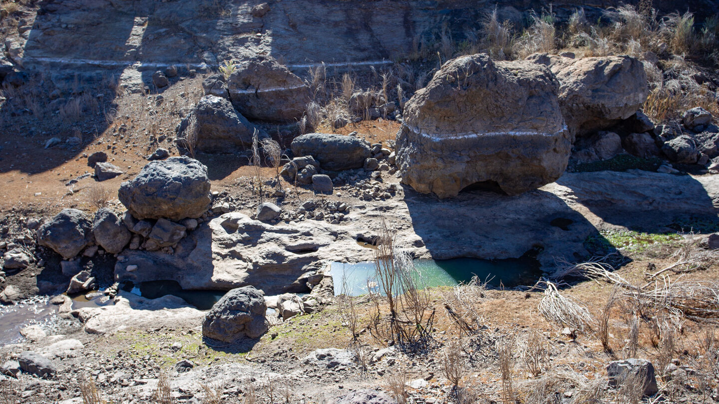 ausgetrockneter Arm des Stausees Presa de las Niñas