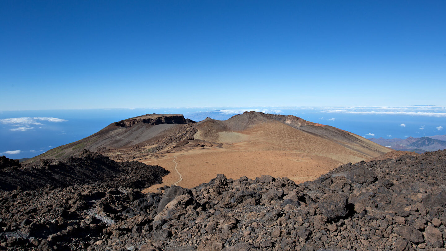 Ausblick vom Mirador de Pico Viejo auf dessen Krater