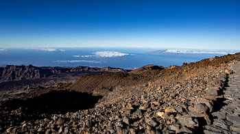 Ausblicke entlang des Wanderwegs in die Caldera und auf La Gomera