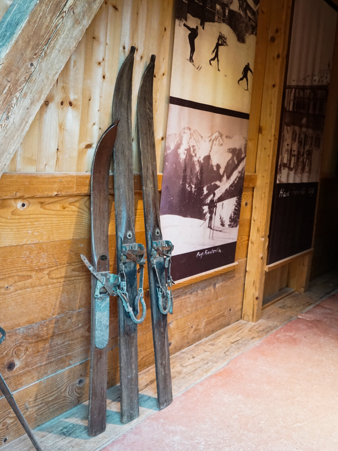 Skier im Markus Wasmeier Freilichtmuseum