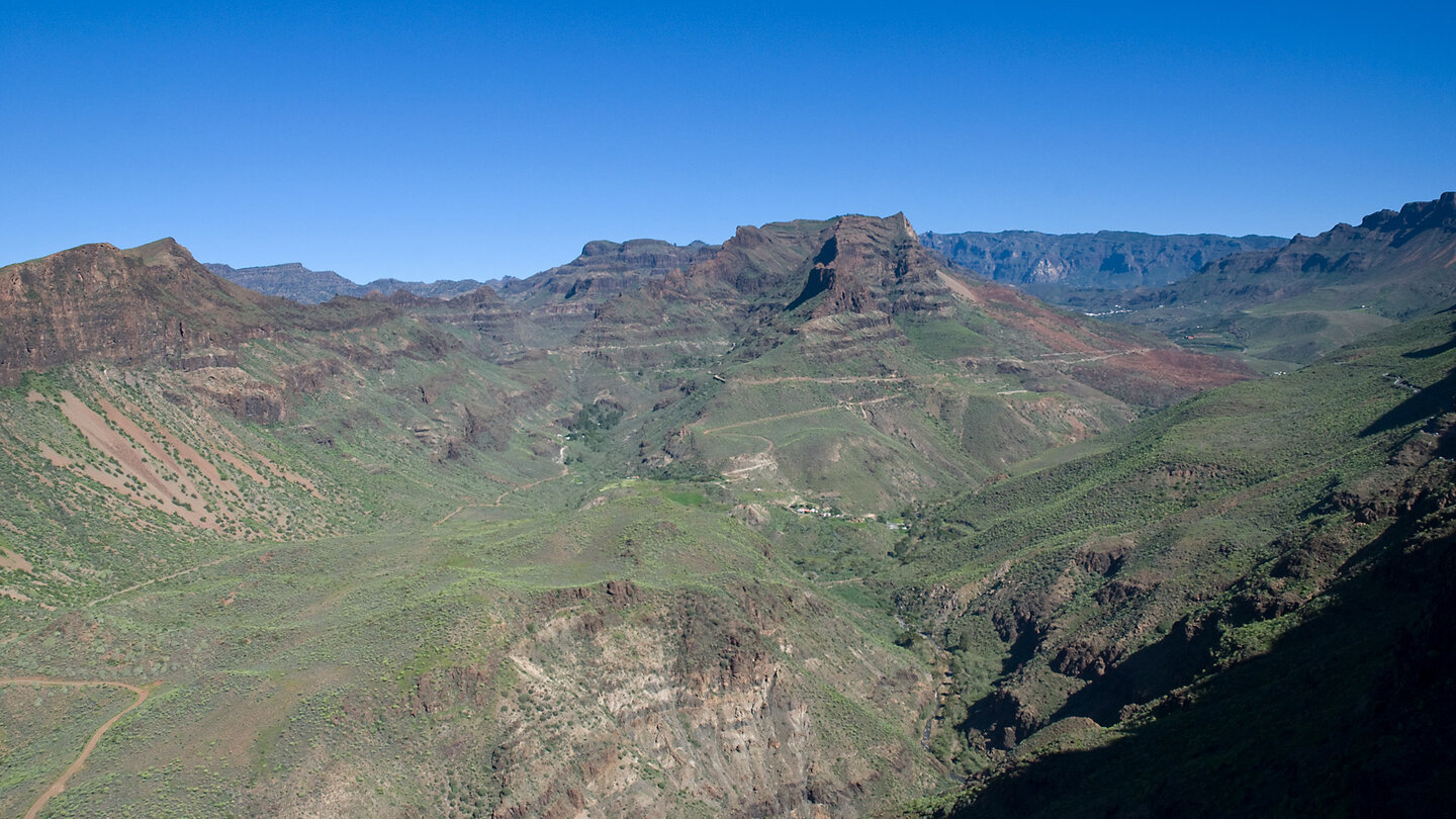 die Tiefe Schlucht des Barranco de Fataga auf Gran Canaria die Tiefe Schlucht des Barranco de Fataga auf Gran Canaria