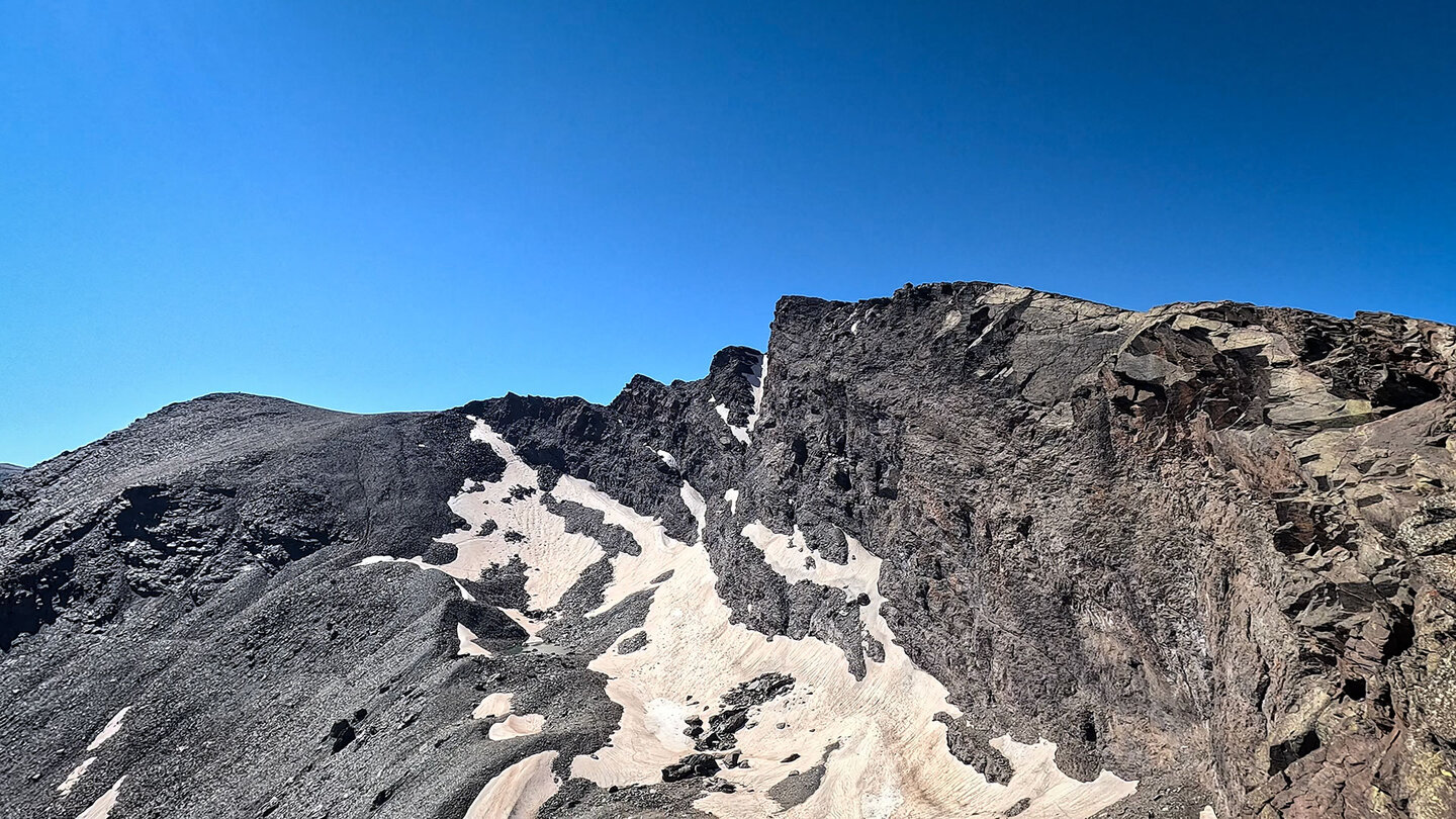 Blick auf den abgeschmolzenen Gletscher Corral de la Veleta, der einst der südlichste Europas war Blick auf den abgeschmolzenen Gletscher Corral de la Veleta