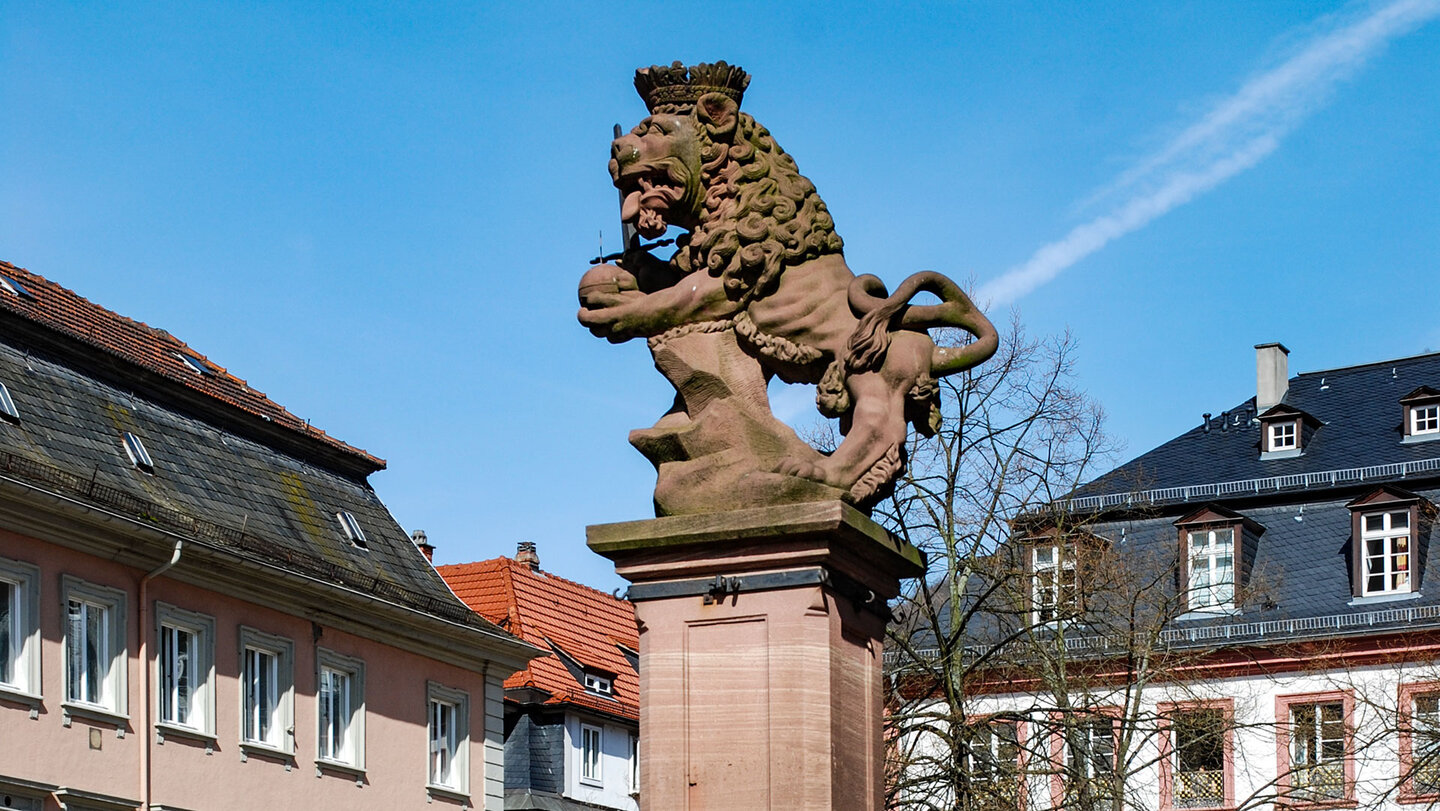 der Löwenbrunnen am Universitätsplatz in Heidelberg Löwenbrunnen am Universitätsplatz in Heidelberg