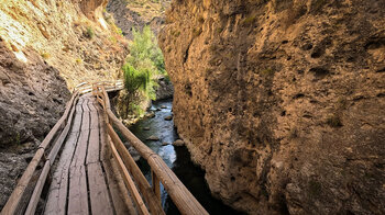Auf Holzstegen durch die Cerrada del Río Castril in Andalusien