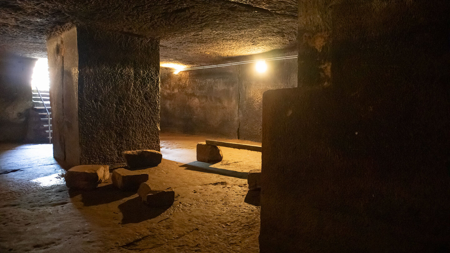 der Felsenkeller ist ein besonderes Merkmal der Burgruine Ramburg der Felsenkeller der Burgruine Ramburg
