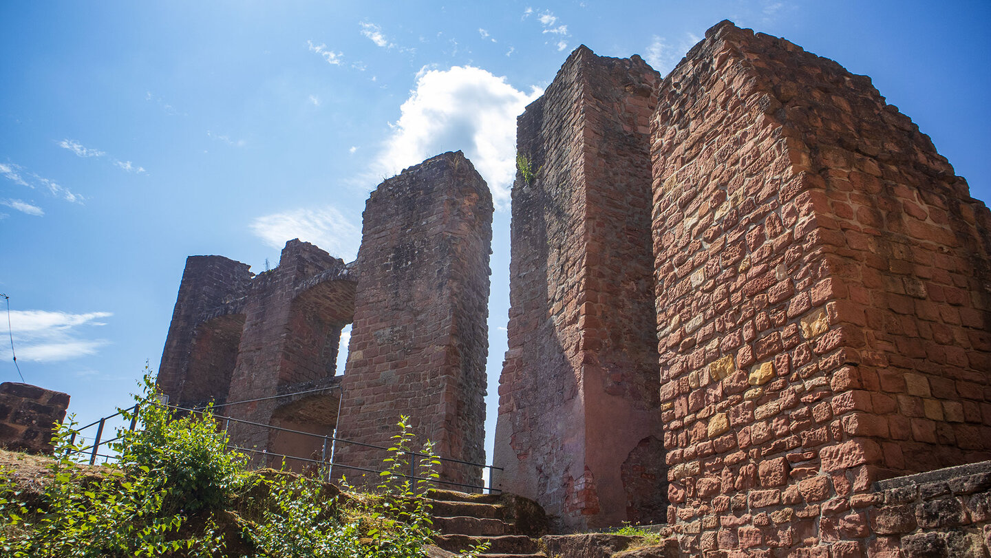 Aufgang zum Palas der Burg Ramburg Aufgang zum Palas der Burg Ramburg
