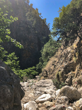 rote Wegmarkierungen in der Agia Irini-Schlucht