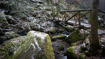 Holzbrücken über die Gaishöll-Wasserfälle