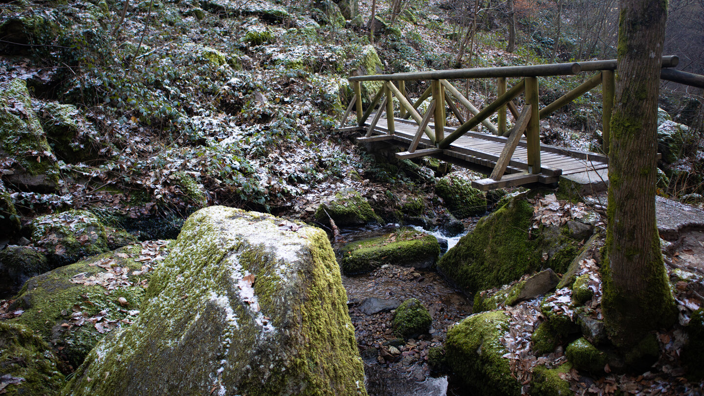 Holzbrücken über die Gaishöll-Wasserfälle