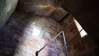 Treppenaufstieg zur Aussichtsplattform des Haberer-Turms