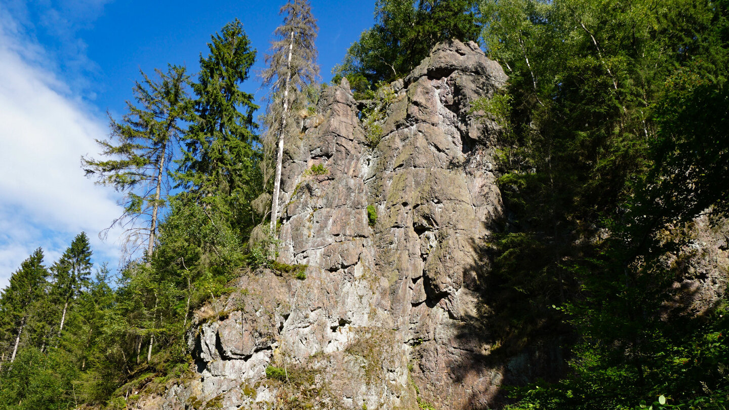 die Kaminwand
