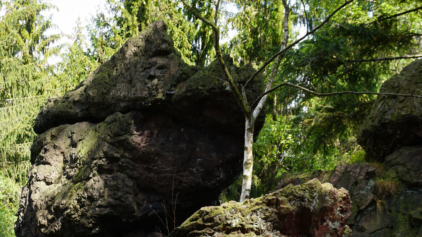 Felsen beim Roten Turm