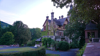 das Schloss Ramholz ist im Stil des Historismus erbaut
