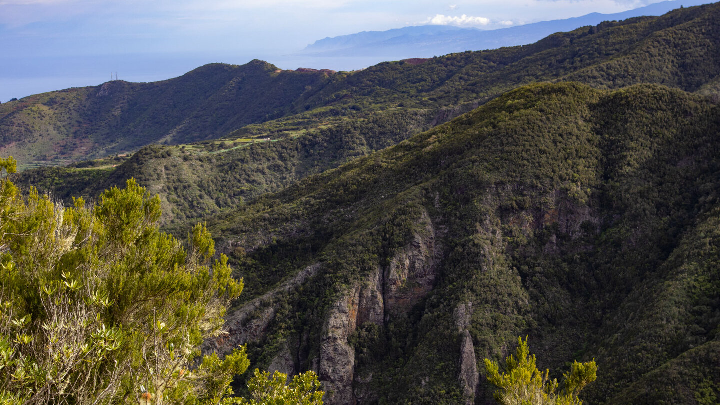 Ausblick über die tiefe Schlucht Barranco del Agua