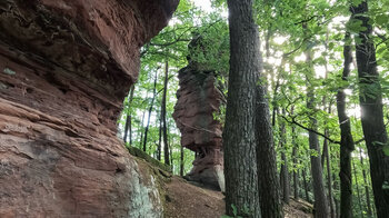 Felsentürme Kater und Katze auf dem Wanderweg von den Hornsteinfelsen