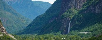 Blick auf die Cascata del Soladino im Valle Maggia