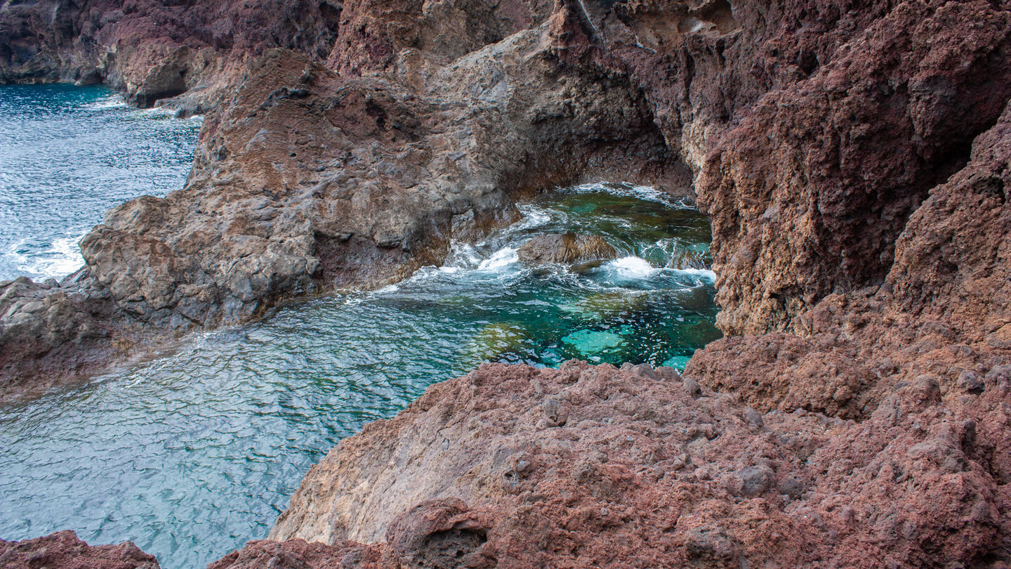 rötliches Vulkangestein an der Punta de Teno