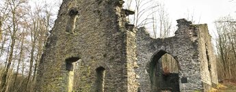 Mauerreste der Kirchenruine St. Valentin