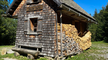 Kaminholzvorrat an der Paulahütte