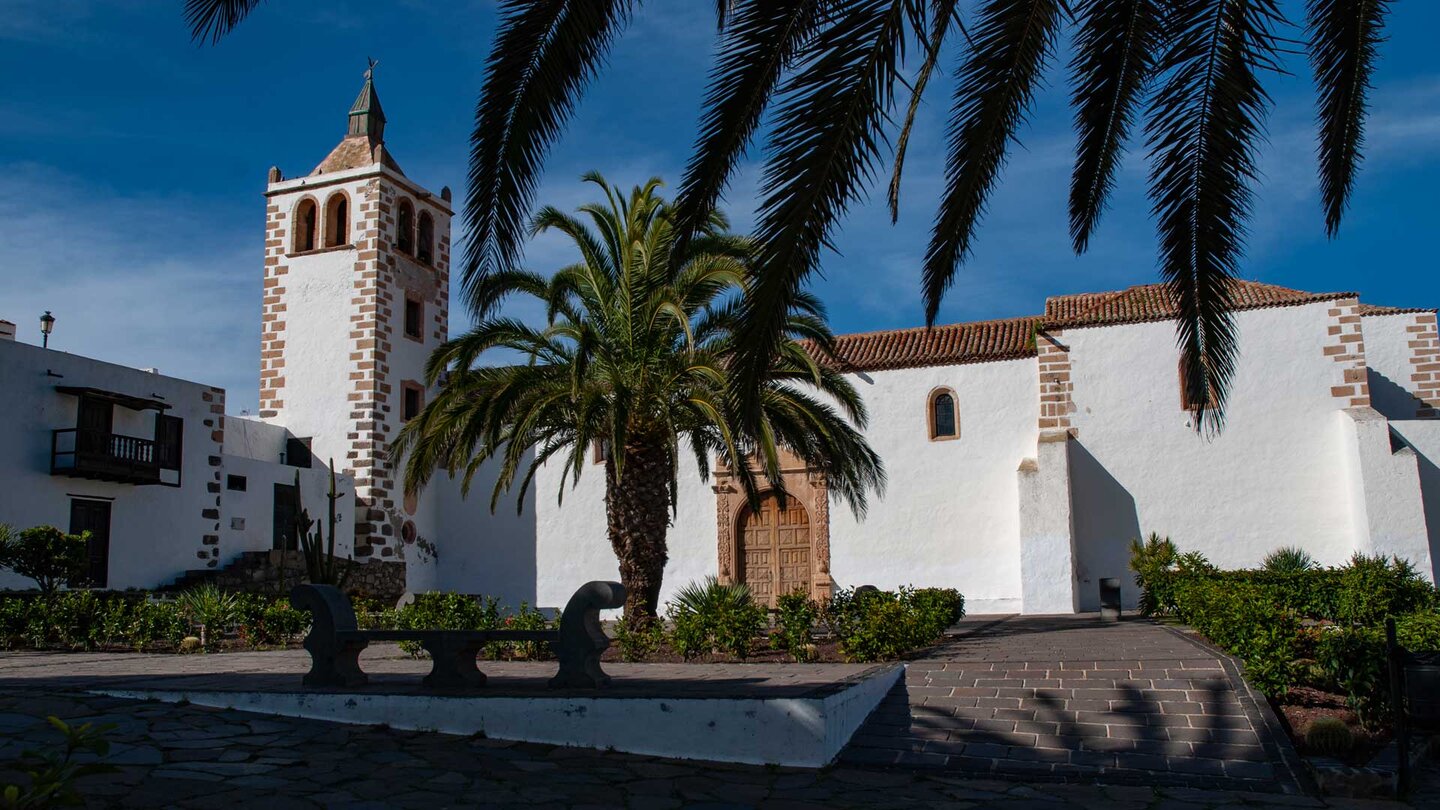 die Kirche Iglesia de Santa María de Betancuria im idyllischen Betancuria