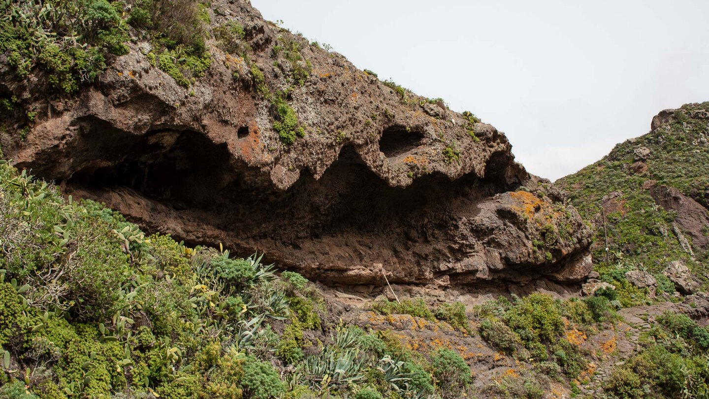 erodierte Felsformation am Wanderpfad oberhalb des Barranco Chamorga erodierte Felsformation am Wanderpfad