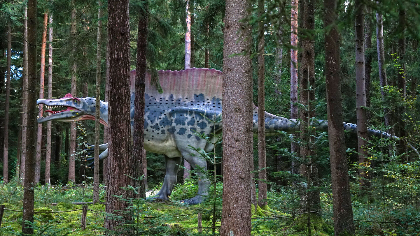 Saurierstatuen im Dinosaurierpark Museum Altmühltal