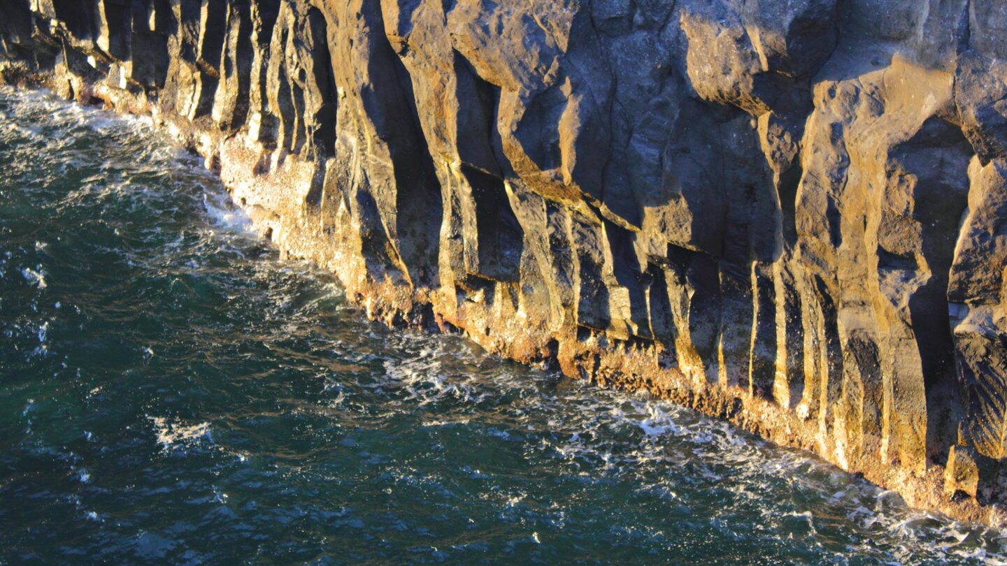 vom Meer freigelegte Basaltstifte am Arco de la Tosca auf El Hierro